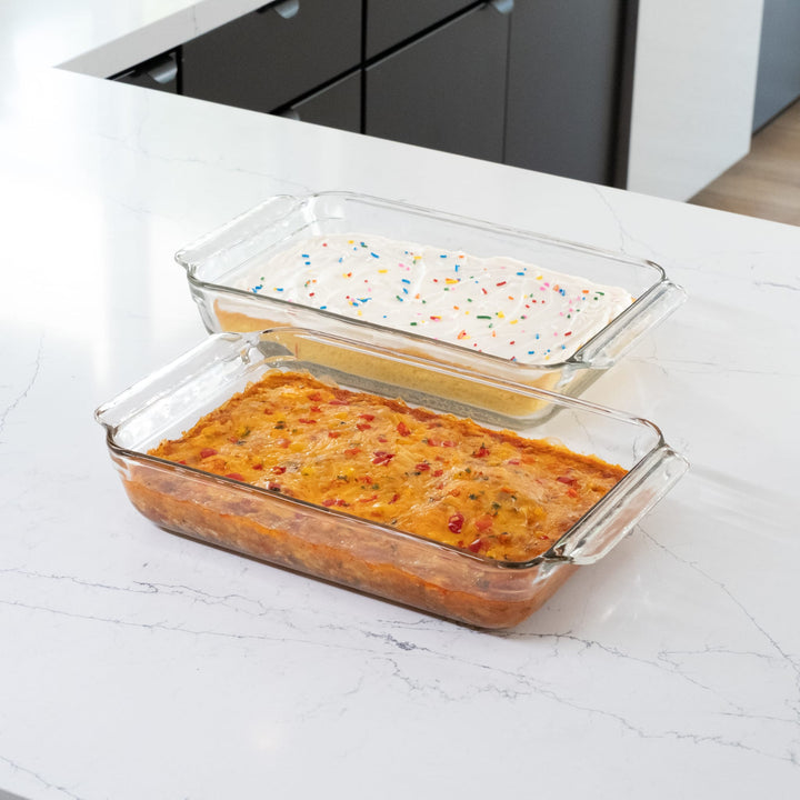 Plastic lids are hand wash recommended and perfect for storing leftovers in the fridge or freezer.