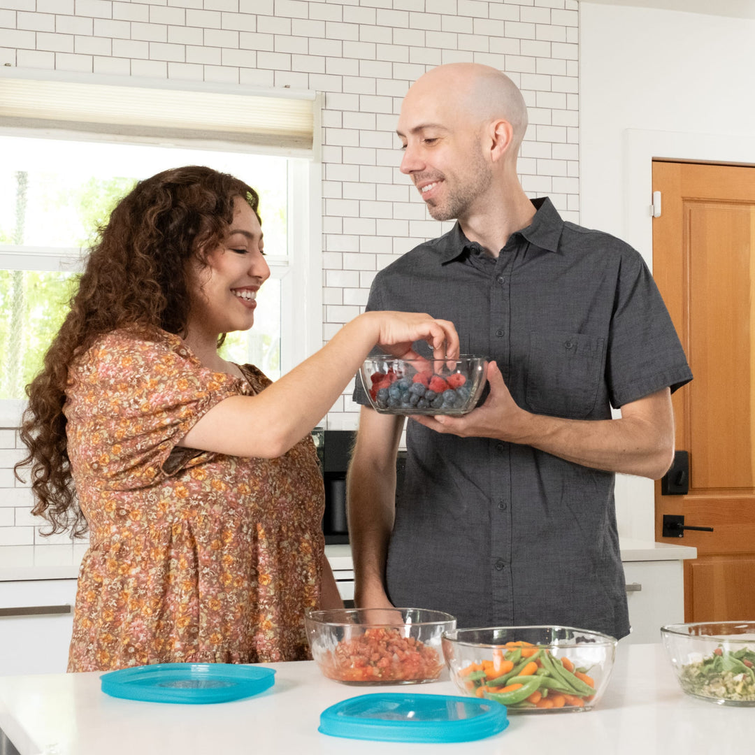 Multifunctional set minimizes the number of dishes you need and helps you cheat cleanup.