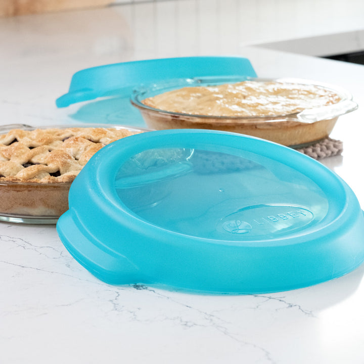 Plastic lids are hand wash recommended and keep pies and desserts fresh for storage or travel.